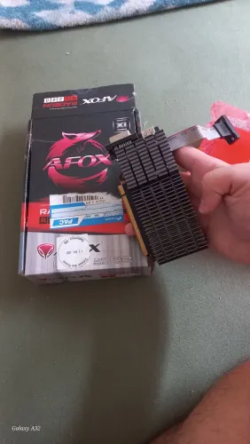 Placa de video radeon r5 220 2gb 