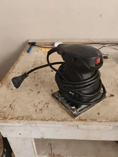 Lixadeira orbital 200w pouco usada.