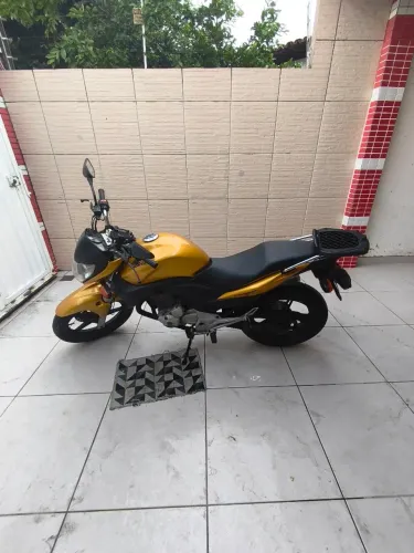 Moto Honda CB300 Amarela 2009/10
