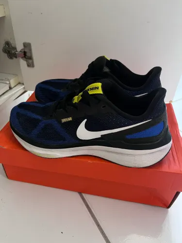 Tênis Nike Structure 25