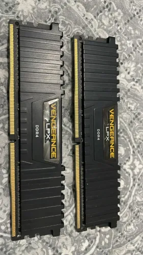 Memoria Corsair Vengeance 2400mhz DDR4 4x2 8GB