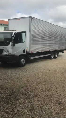 Caminhão 1316 novo, trucado, com  baú  a venda 