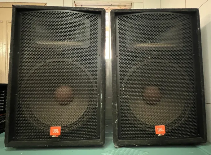 Par de Caixas JBL JRX115 + Cabeçote Yamaha EMX860ST - Som Profissional