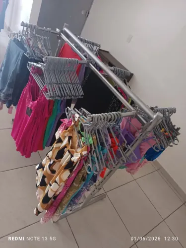 Arara pra expor roupa