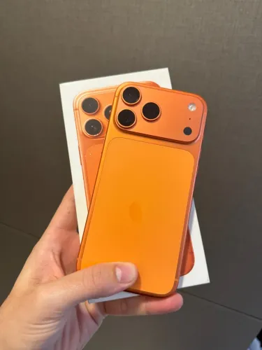 iPhone 17 Pro Max 256GB Laranja - completo com caixa - bateria 94%