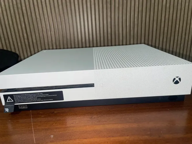 Vendo Xbox One S em perfeito estado 1Tb