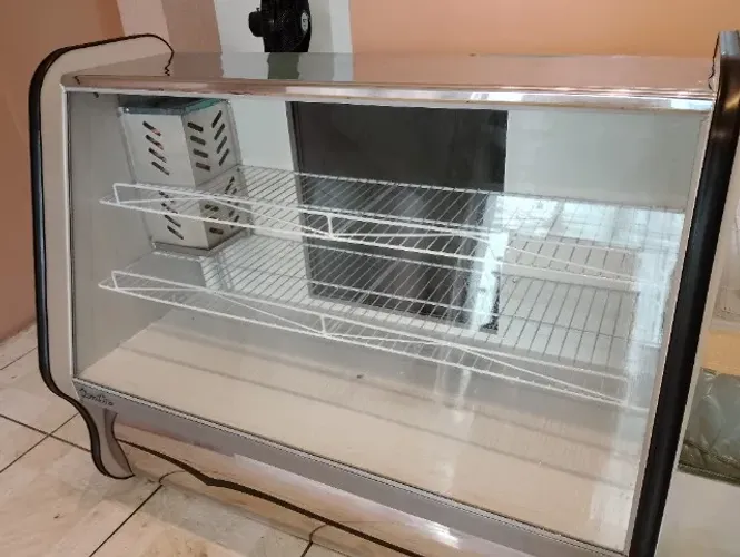 Balcão refrigerado forçado