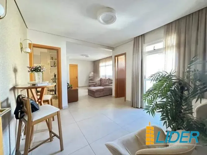 Apartamento à venda, 3 quartos, 1 suíte, 2 vagas, SANTA MARIA - Uberlândia/MG