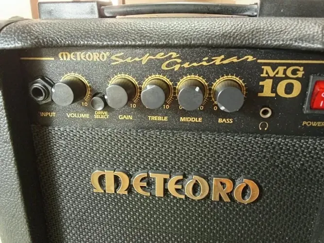 Caixa de Som Amplificadora MG 10 Super Guitar