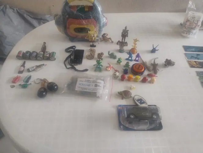 Lote brinquedos e miniaturas, refrigerante, carrinho jornal Super