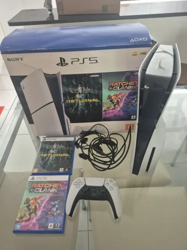 PS5 Slim versão com leitor de discos com controle e dois jogos na caixa