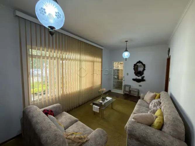 Casa comercial para alugar no bairro Vila Cordenonsi em Americana/SP.