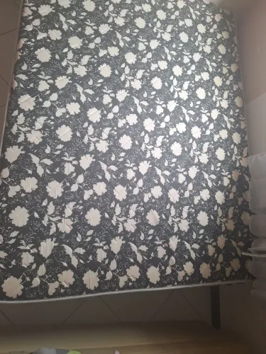 Cama Box casal Box estado, no valor de 300,00.