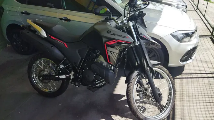 Lander okm linda moto