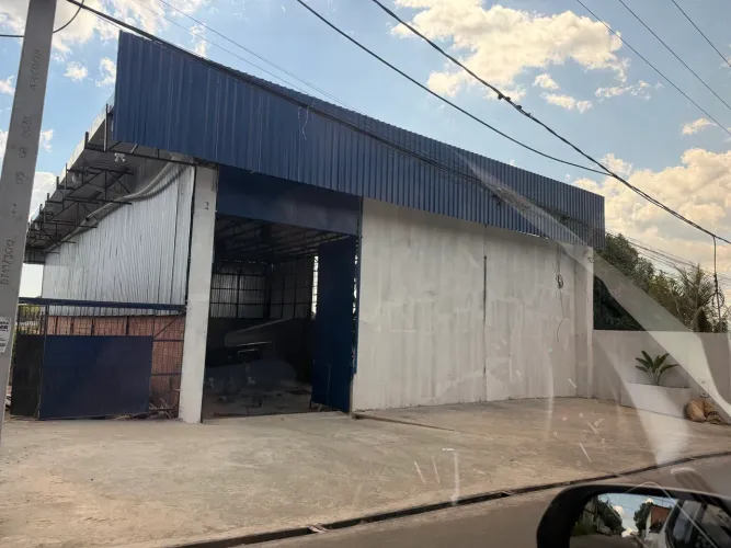 Alugo galpão 660m2