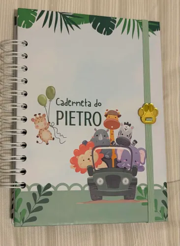 Caderneta de vacinação personalizada com o nome Pietro