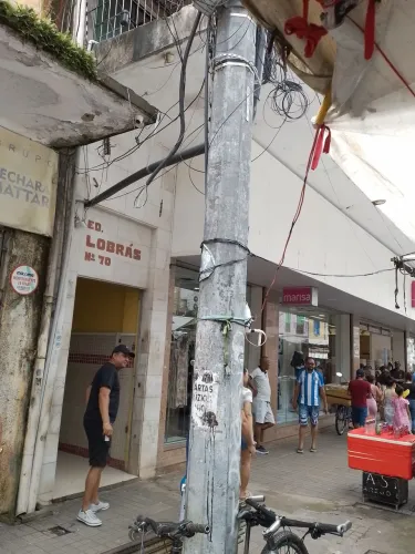Vendo sala comercial no Ed. Lobrás - Comércio.