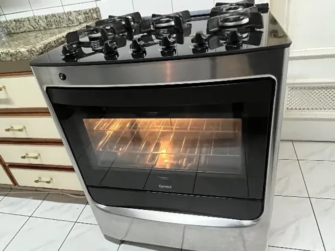 Fogão Consul 5 bocas com mesa de vidro e grade de ferro fundido