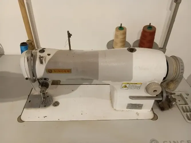 Maquina de costura reta industrial Singer