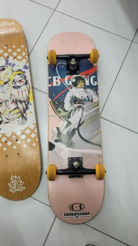 1 Skate CbGang completo (rolamento RedBones) + 1 Shape Wood Light Marfim 