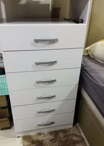 Cômoda branca com 6 gavetas