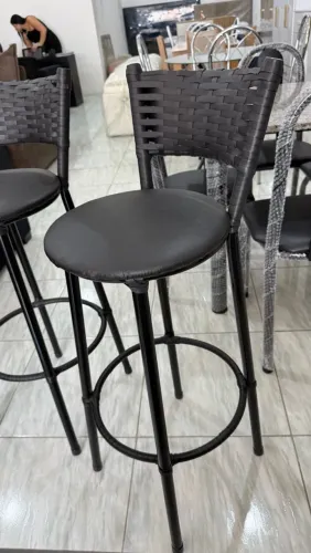 Banqueta para balcão nova disponível 