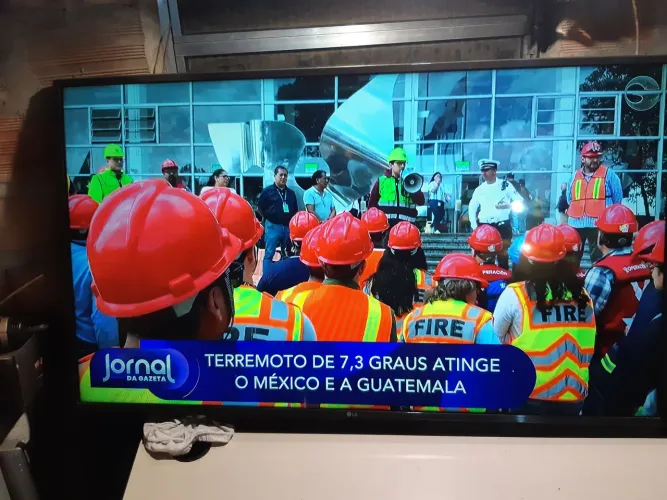 TV lg 49polegadas smart wifi completa