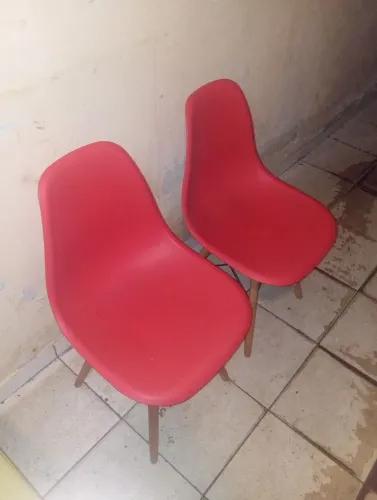 2 CADEIRAS PÉ DE PALITO VERMELHA
