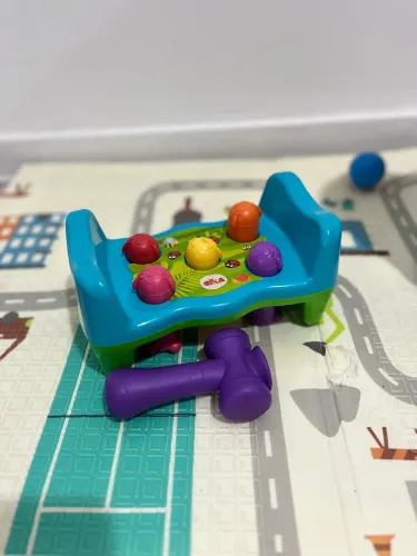 Brinquedo bate martelo marca Eloa