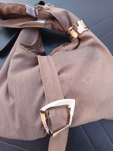 Duas Bags transversais grandes, nao acompanham o bracelet .