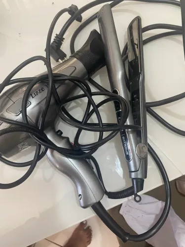 Vendo secador chapinha marca lizz 220 v usado poucas vezes