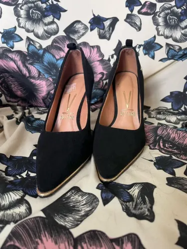 Sapato Scarpin Vizzano Preto Camurça Detalhe Dourado - Tam 33