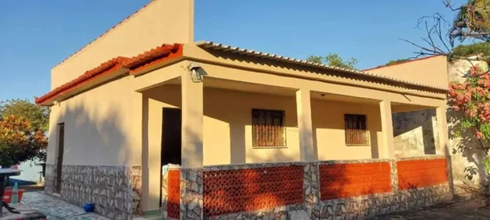 Casa com piscina e quintal em local sossegado