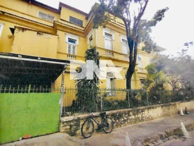 Casa de rua : / Residencial / Laranjeiras
