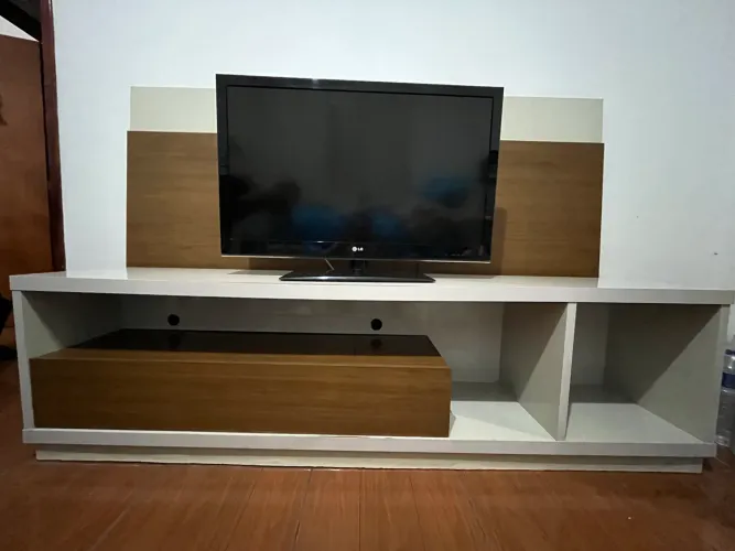 Rack com painel LED