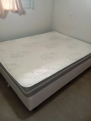 Cama box 2 meses de uso