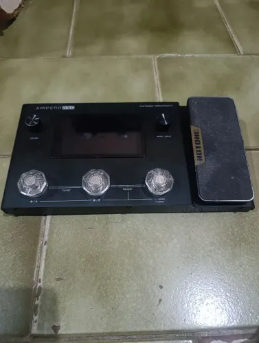 Vendo pedaleira Hotone Ampero One MP 80, com Presets Do Magnus Vinícius