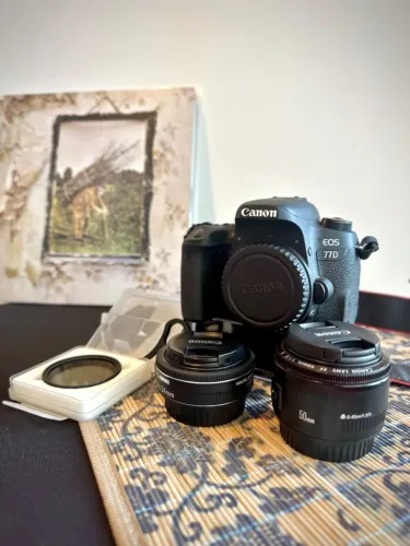 Câmera Canon 77D