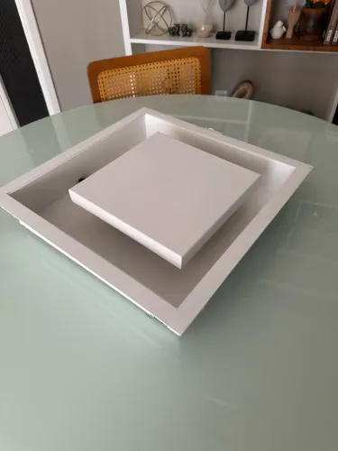 Luminária de Teto Quadrada com Iluminação Indireta - Sobrepor