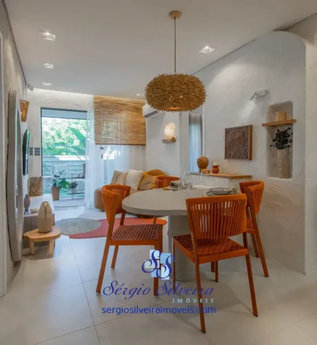 Apartamento no Porto das Dunas com 2 suítes - Maré.