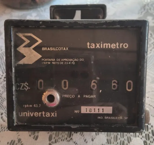 Taxímetro antigo para taxi relíquia