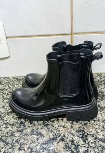 Bota infantil chelsea tratorada cano médio preta n° 32/32