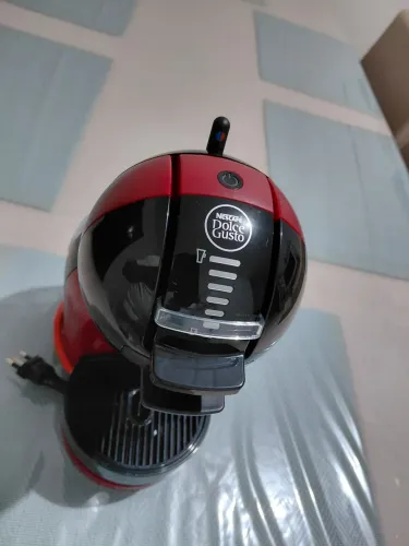Cafeteira de cápsula Arno Dolce gusto mini me