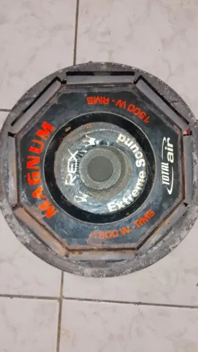 Vendo alto falante de 15 da Magnum de 1500 rms
