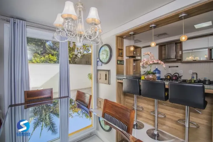 Casa em condomínio com pátio e suíte  Jardim São Pedro, POA