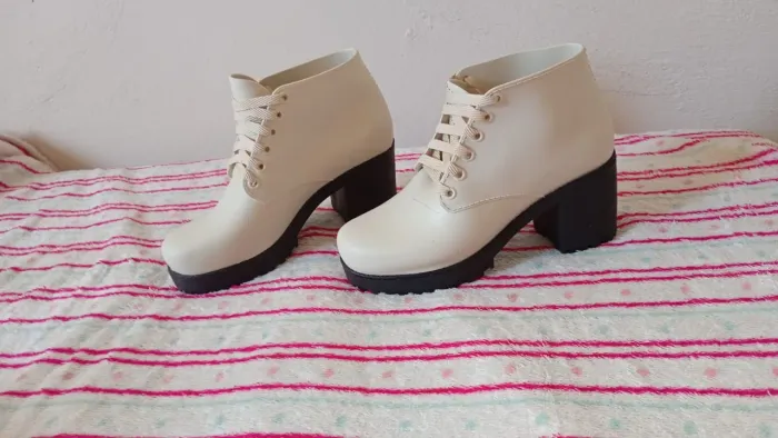 Bota N 37