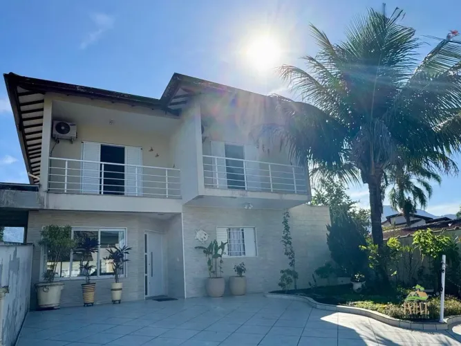 Casa à Venda na Morada da Praia em Bertioga/SP: 5 Quartos, 5 Suítes, 3 Salas e Piscina! Ag