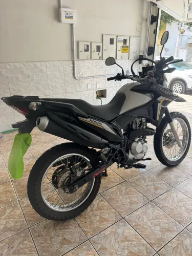 Vendo bros 160 ESDD 2023 com APENAS 4 mil km, por apenas 23,390