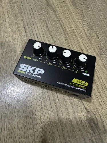 Amplificador Para Fones De Ouvido 4 Canais Skp Ha-420 - Usado