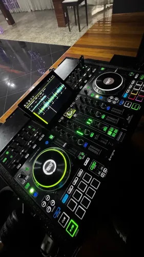 Controladora Denon Prime 4